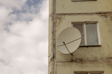 Жителям Тверской области не придётся убирать «опасные» спутниковые антенны