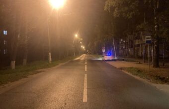 Под Тверью иномарка врезалась в отбойник и "вылетела" в кювет