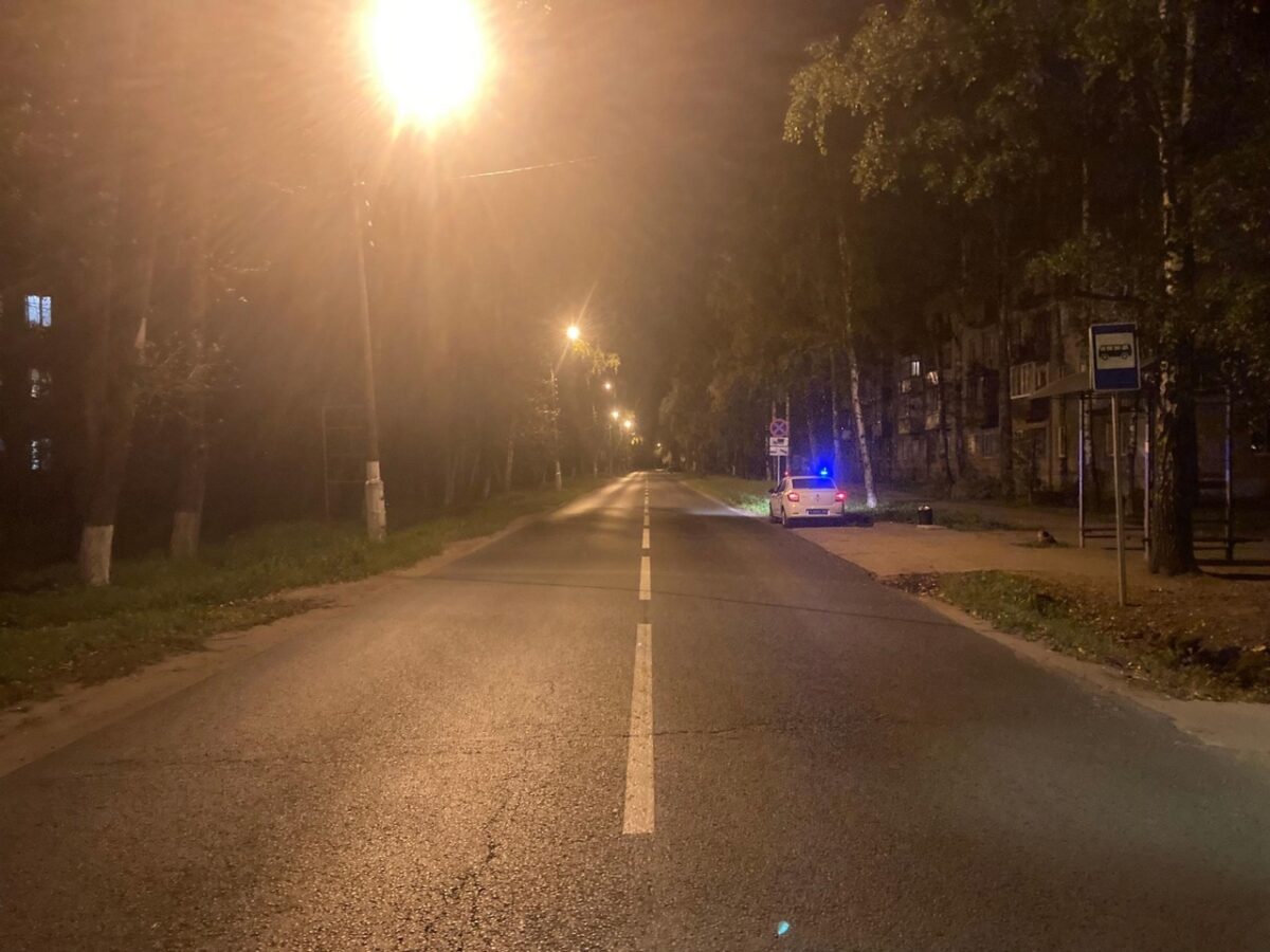 Под Тверью иномарка врезалась в отбойник и "вылетела" в кювет