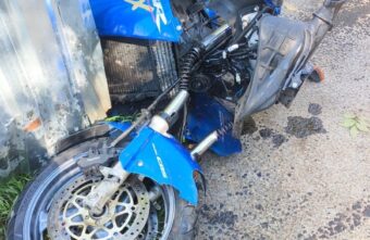 В Твери мотоцикл при обгоне врезался в иномарку В Твери мотоцикл при обгоне врезался в иномарку