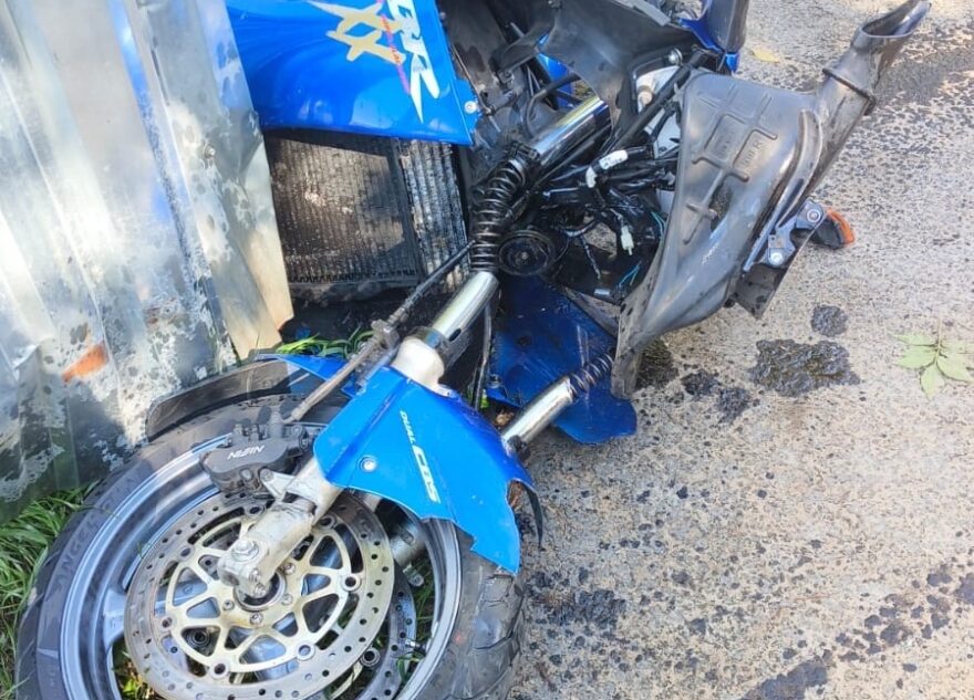 В Твери мотоцикл при обгоне врезался в иномарку