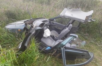 Под Тверью иномарка врезалась в отбойник и "вылетела" в кювет Под Тверью иномарка врезалась в отбойник и "вылетела" в кювет