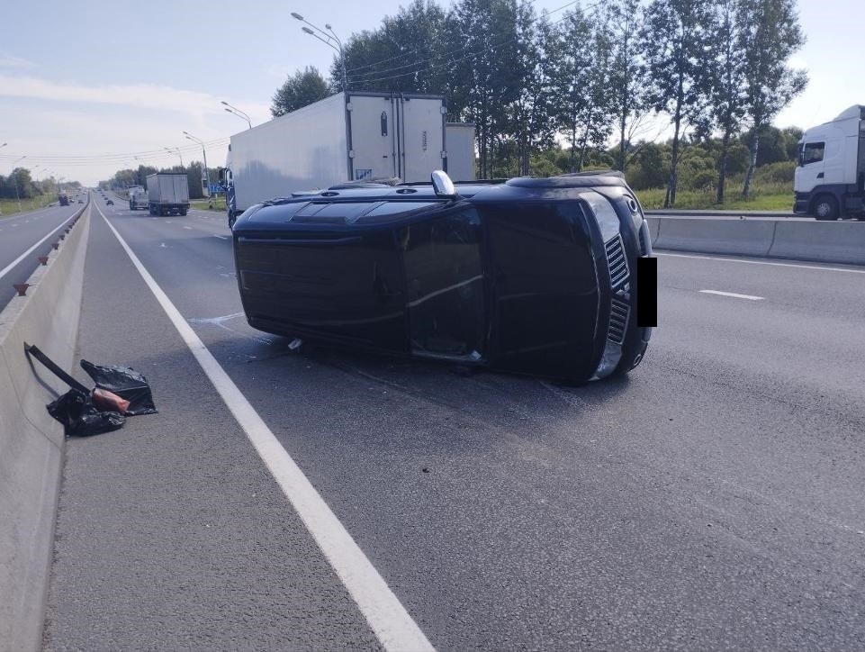 "Лексус" и "Шкода" не поделили дорогу в Твери