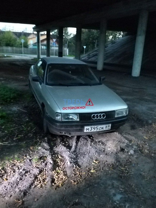 В Твери ищут владельца иномарки под мостом