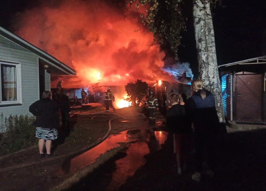 В Тверской области сгорели пять сараев