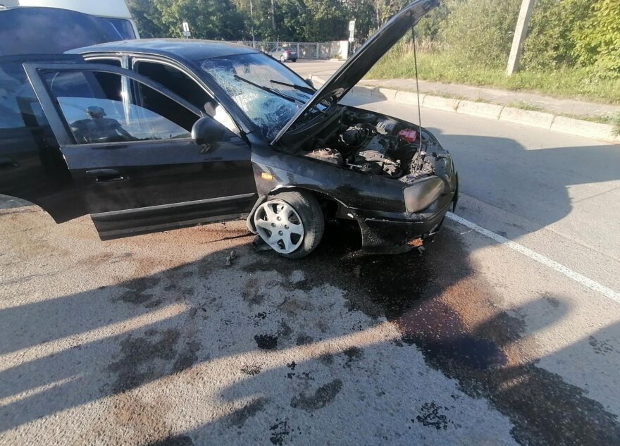 LADA и Hyundai столкнулись в Твери, есть пострадавший LADA и Hyundai столкнулись в Твери, есть пострадавший