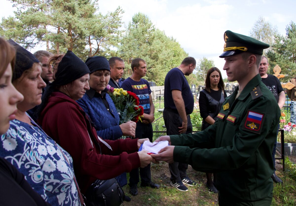 В Тверской области простились со снайпером Сергеем Потрошилиным