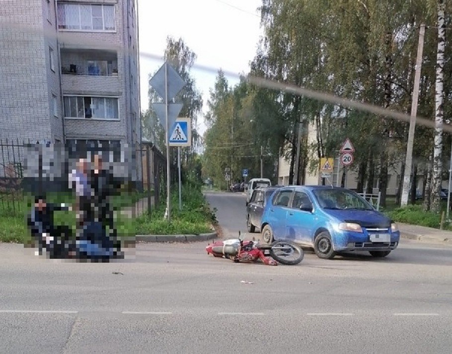 Мотоциклист пострадал в столкновении с иномаркой в Тверской области