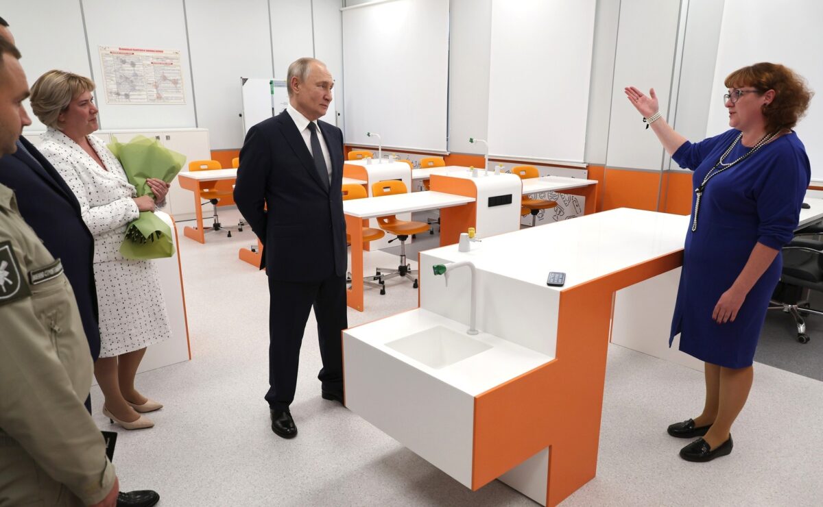 Стало известно, что делал президент во время визита в Тверскую область