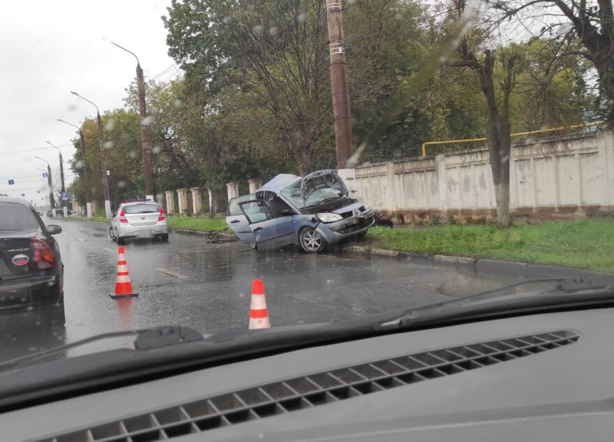 Жители Твери сняли жуткое ДТП на проспекте Калинина
