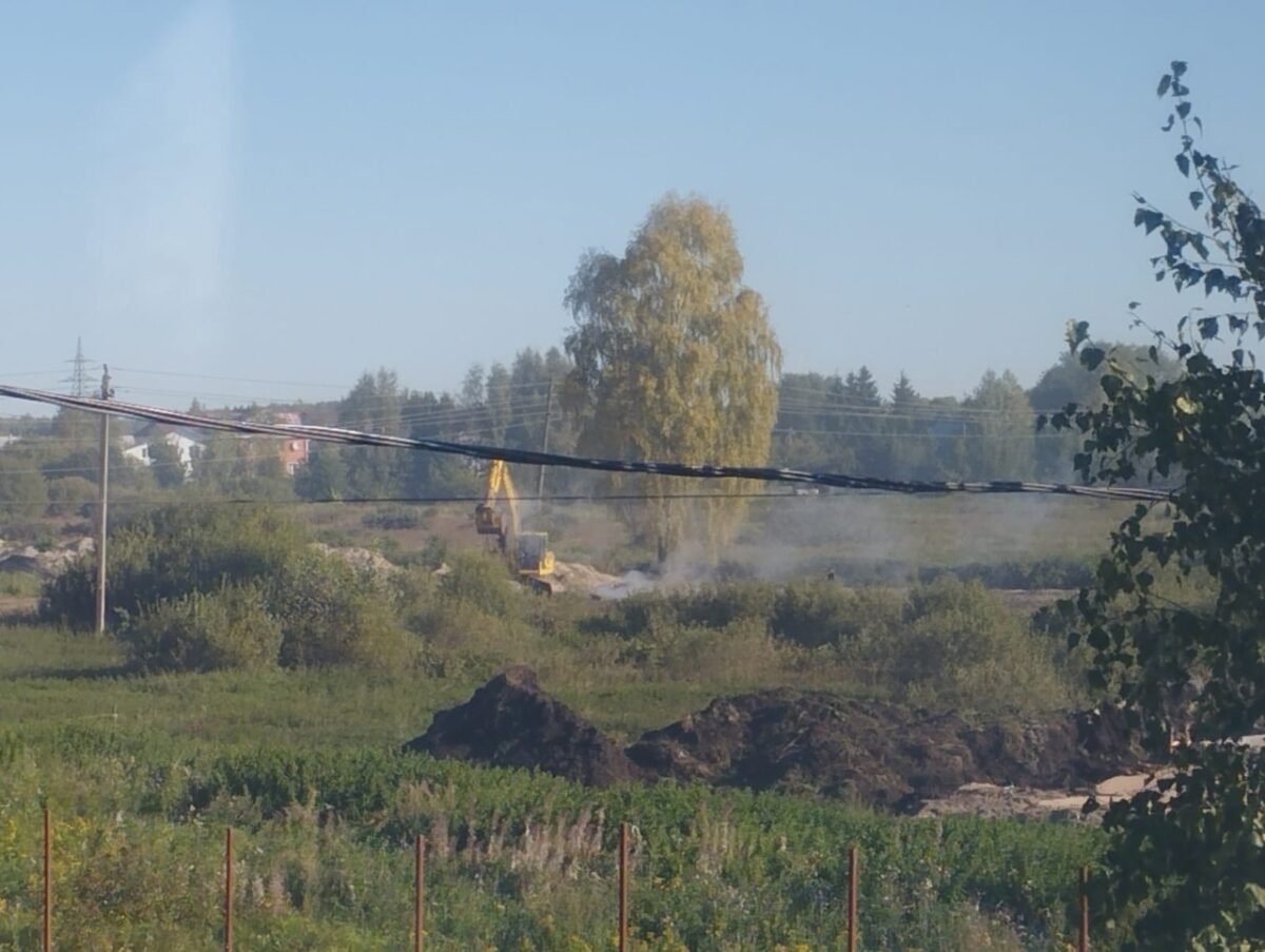 Жителям деревни под Тверью стало плохо из-за ядовитого вещества на земельном участке