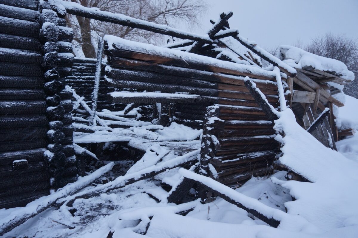 Трое жителей Тверской области, обвиняемых в избиениях и поджоге, предстанут перед судом