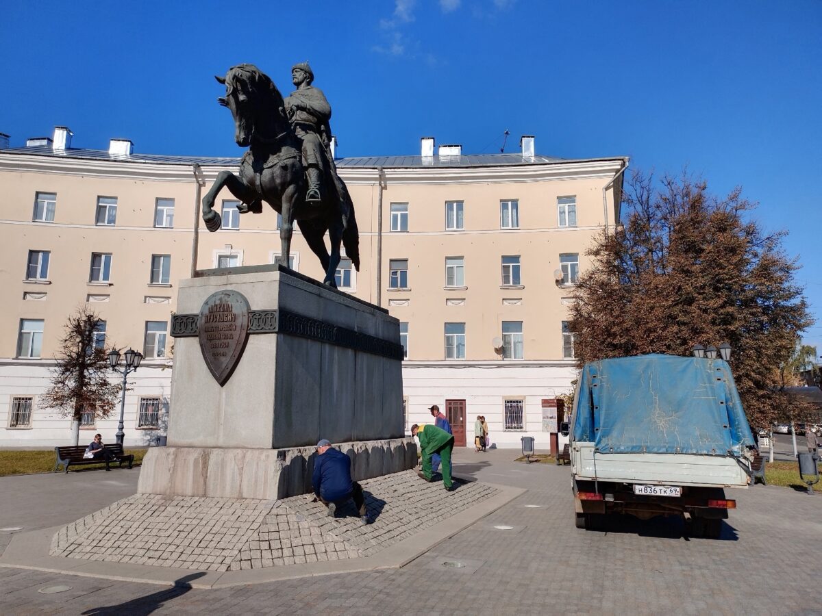 Тверь памятник михаилу