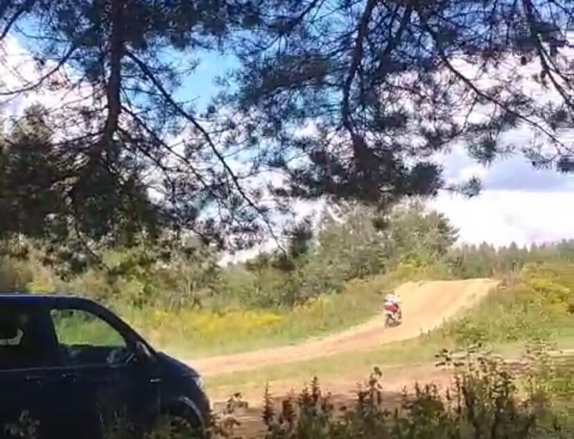 Под Тверью мотоциклисты устроили нелегальный автомотодром