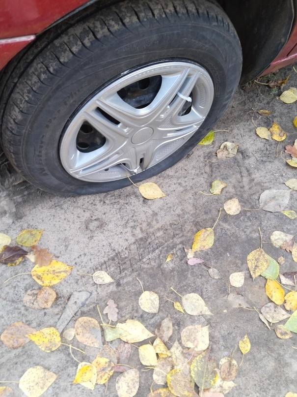 В Заволжском районе Твери снова режут колеса автомобилей по ночам