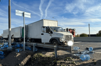 Под Торжком столкнулись четыре автомобиля, есть пострадавшие Под Торжком столкнулись четыре автомобиля, есть пострадавшие