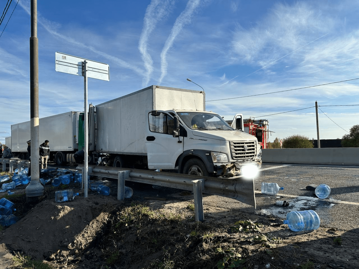 Под Торжком столкнулись четыре автомобиля, есть пострадавшие