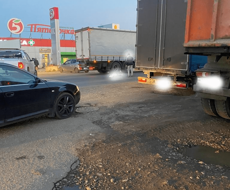 На выезде из Твери сбили пешехода