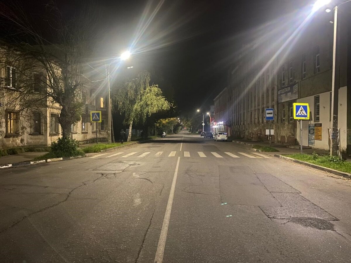 Водитель иномарки сбил двух девушек на зебре в Тверской области