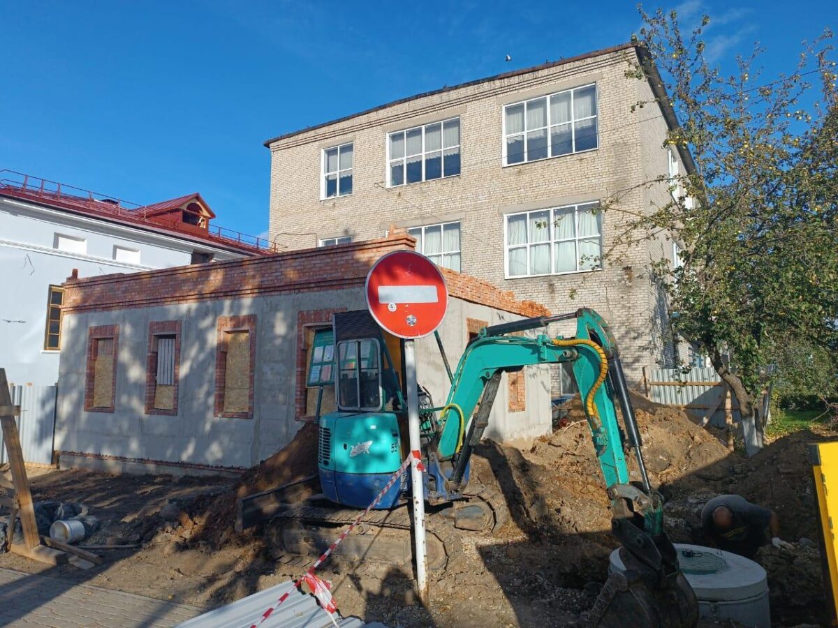 В Калязине после реставрации открыли фасад дома Полежаевых