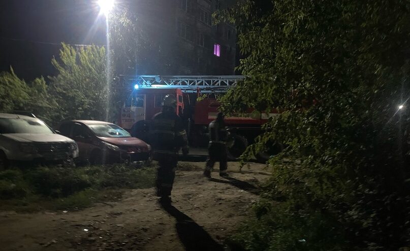 У автовокзала в Твери сгорел бесхозный диван