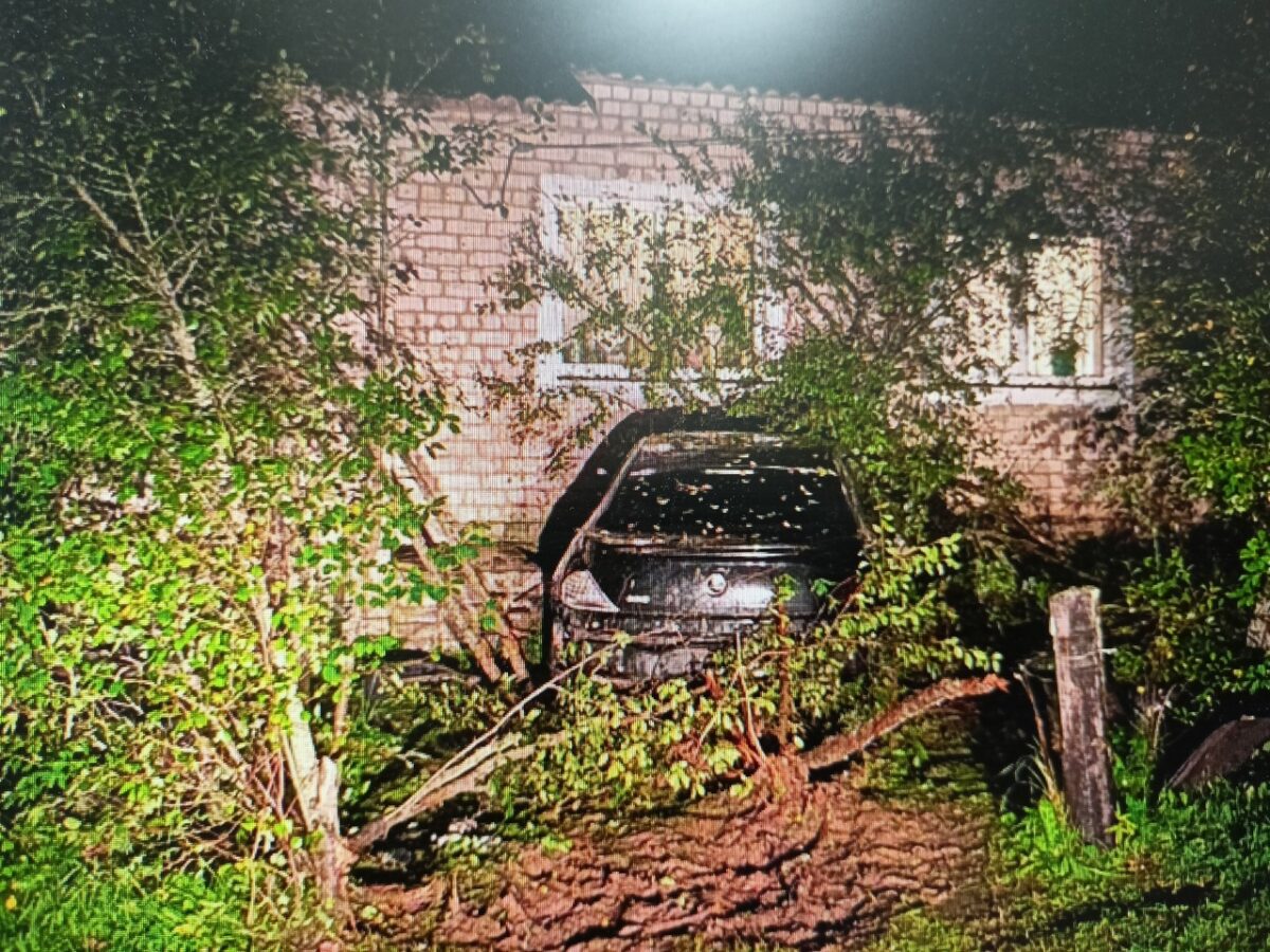 Пьяный водитель "протаранил" дом в Тверской области, есть пострадавшие