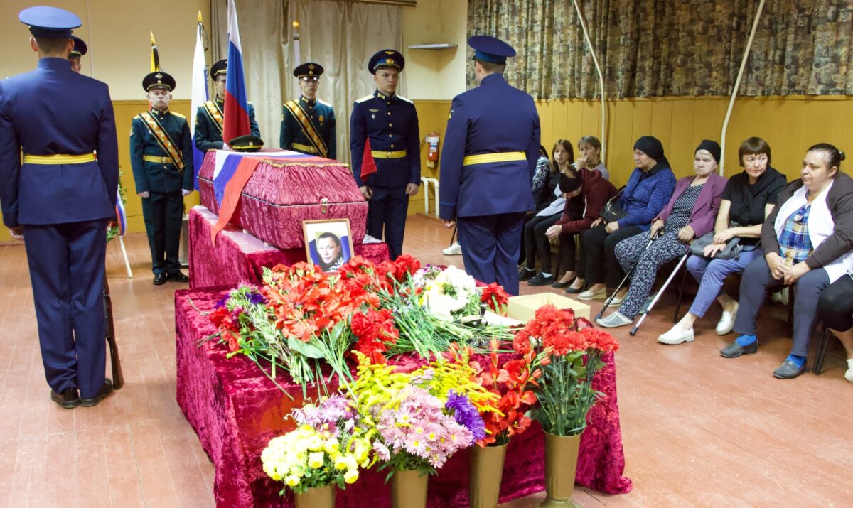 В Тверской области простились со снайпером Сергеем Потрошилиным