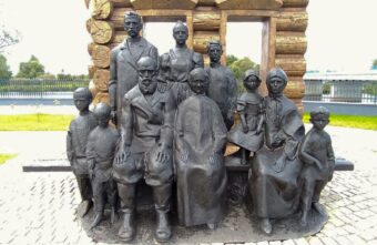 Новый памятник, установленный в селе Тургиново, посвящен жизни крестьянских семей Тверской губернии