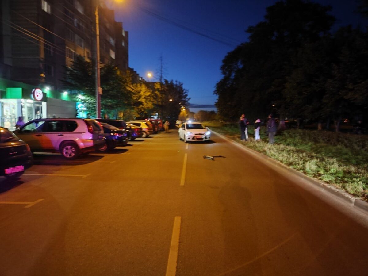 7-летний самокатчик попал под колёса "Форда" в Твери