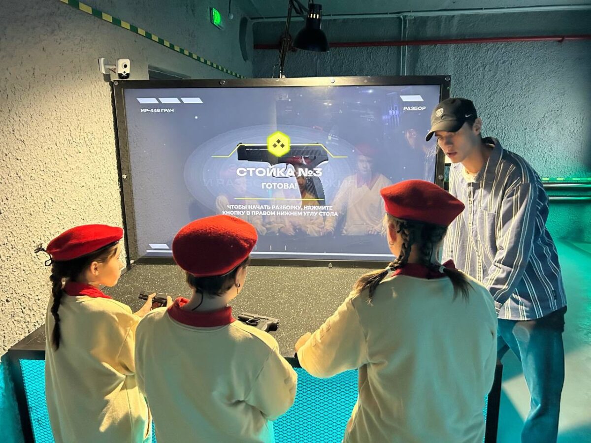 Юнармейцы Тверской области практикуются в стрельбе на безопасном оружии