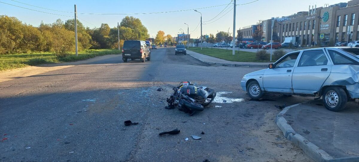 Мотоциклист пострадал в столкновении с ВАЗом в Твери