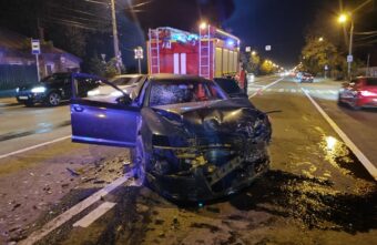 В столкновении двух легковушек в Твери погиб человек