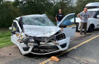 Три человека пострадали в лобовом столкновении двух легковушек в Тверской области