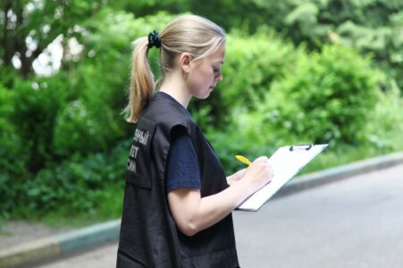 Тело пожилого мужчины нашли в квартире дома в Тверской области