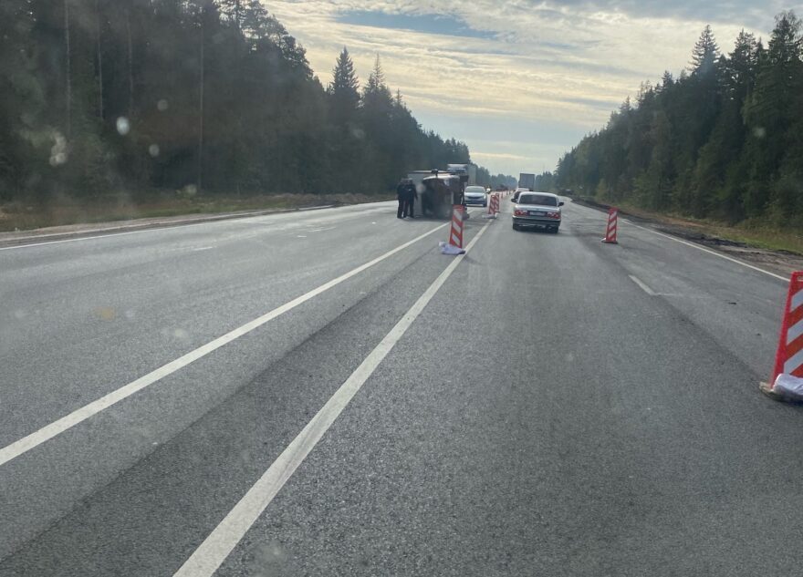 На трассе в Тверской области перевернулся автомобиль