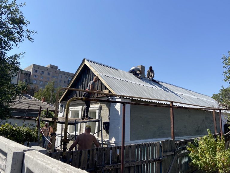 Тверской священник поехал в Мариуполь ремонтировать дома нуждающихся