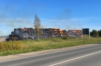 Загоревшееся в Тверской области сено тушили почти 6 часов Загоревшееся в Тверской области сено тушили почти 6 часов