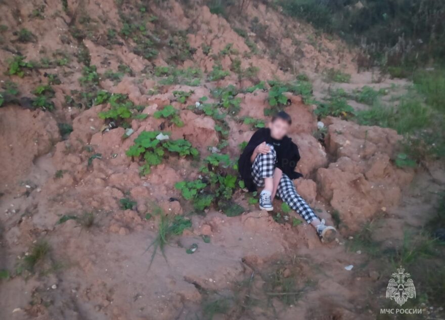 Спасатели вытащили мальчика из карьера в Тверской области