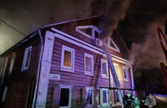 Ночью пожарные спасли четырех человек в Твери