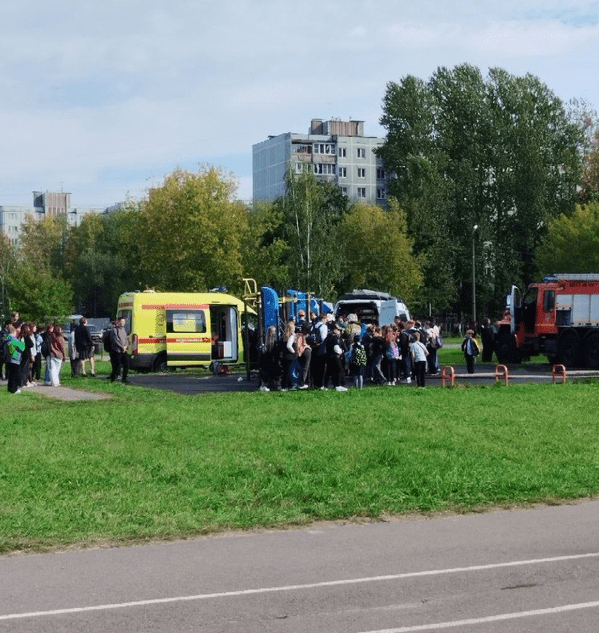 На детской площадке в Твери спасали застрявшего ребёнка