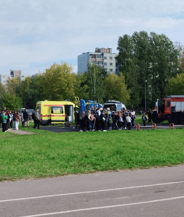 На детской площадке в Твери спасали застрявшего ребёнка