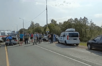 У Ржевского мемориала в Тверской области лоб в лоб столкнулись «Лады» У Ржевского мемориала в Тверской области лоб в лоб столкнулись «Лады»