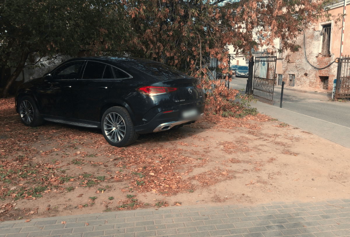 В Твери оштрафовали еще 64 нарушителя правил парковки