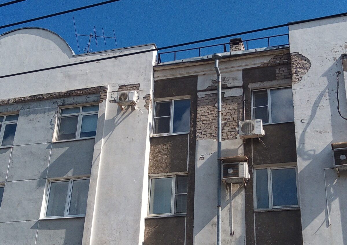 Тверские УК можно заставить отремонтировать фасады только через суд