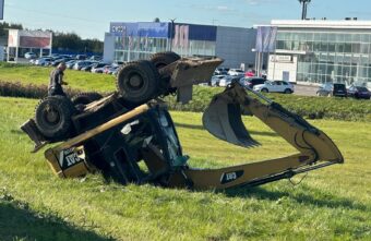 На трассе М-10 в Тверской области погиб водитель экскаватора На трассе М-10 в Тверской области погиб водитель экскаватора