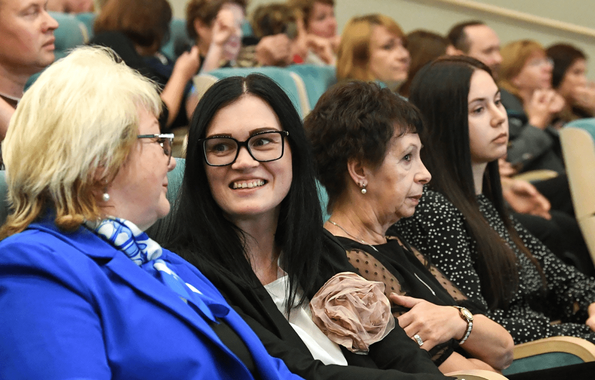 В День учителя лучшие педагоги Тверской области получили награды из рук Игоря Рудени