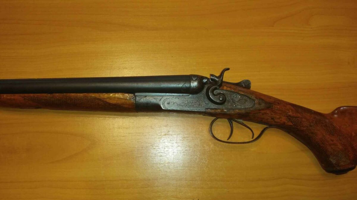 Жительница Тверской области получит вознаграждение за сдачу найденного в гараже ружья