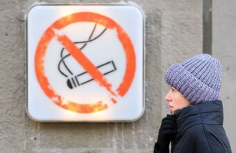 В МЧС предложили разрешить курение вейпов только в специальных местах