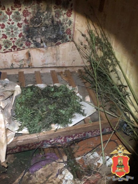 В нежилом доме в Тверской области нашли большую партию наркотиков