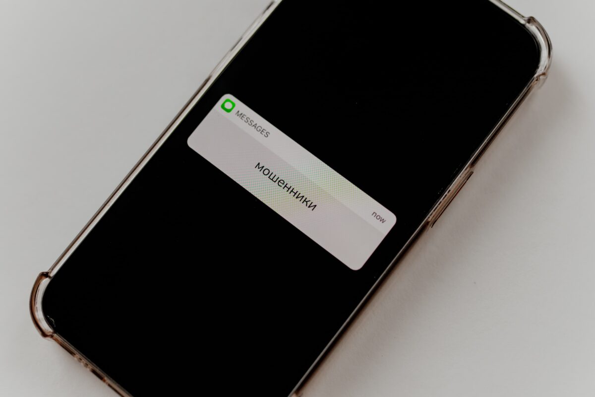 27-летняя жительница Твери поверила мошенникам, которые пообещали ей крупный выигрыш